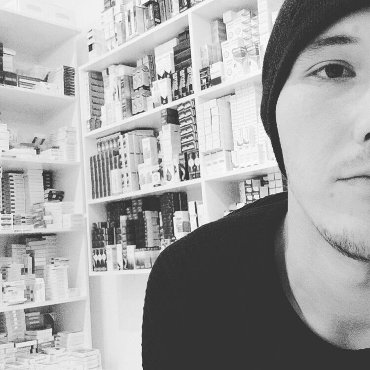  23526818  Shoxrux, 25 ,    