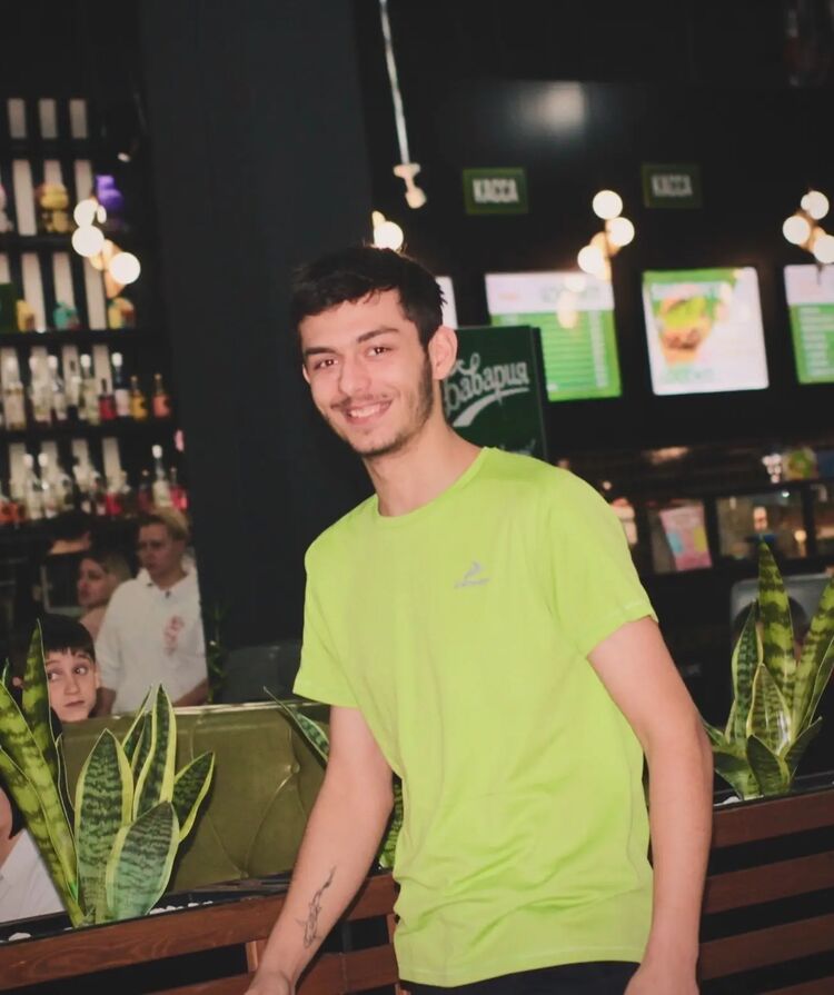  46983038  , 19 ,    