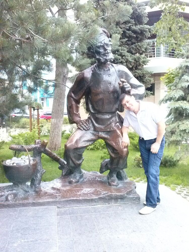  6620698  Andrei, 52 ,    