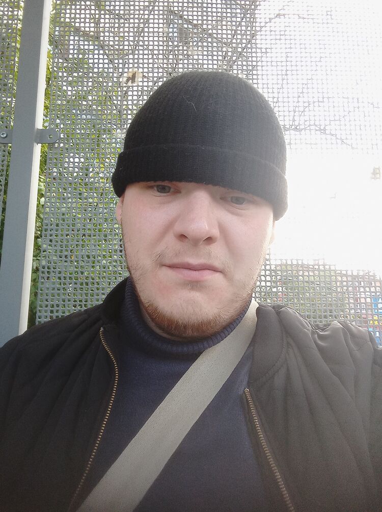 37348718  PAVEL, 30 ,    