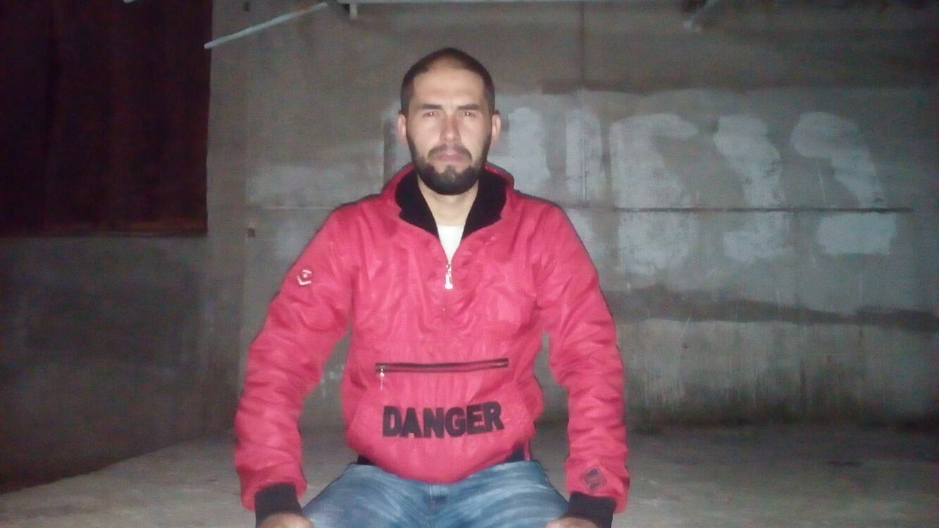  35649798  Jon, 41 ,    