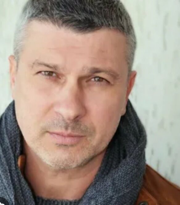  39018318  Rus, 44 ,    