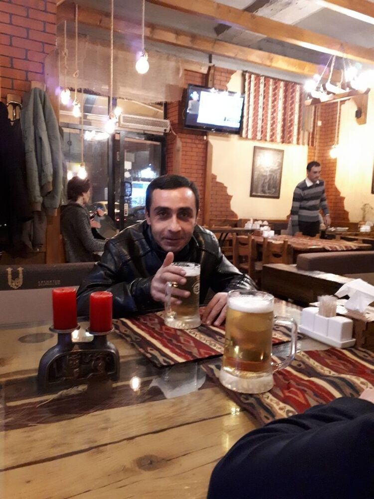  ,   Artur, 42 ,   ,   , c 