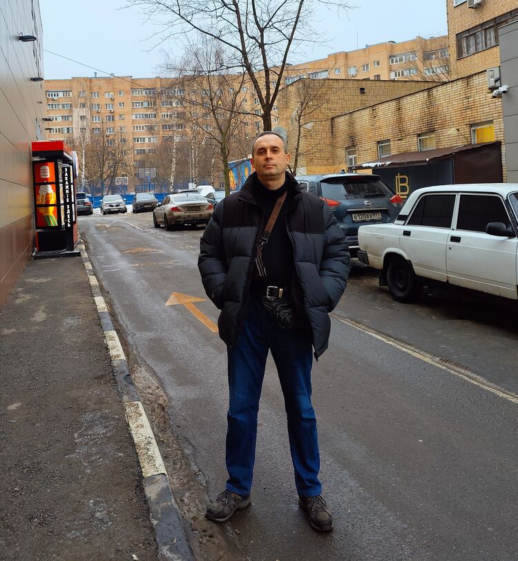  51358189  Alexandr, 49 ,    