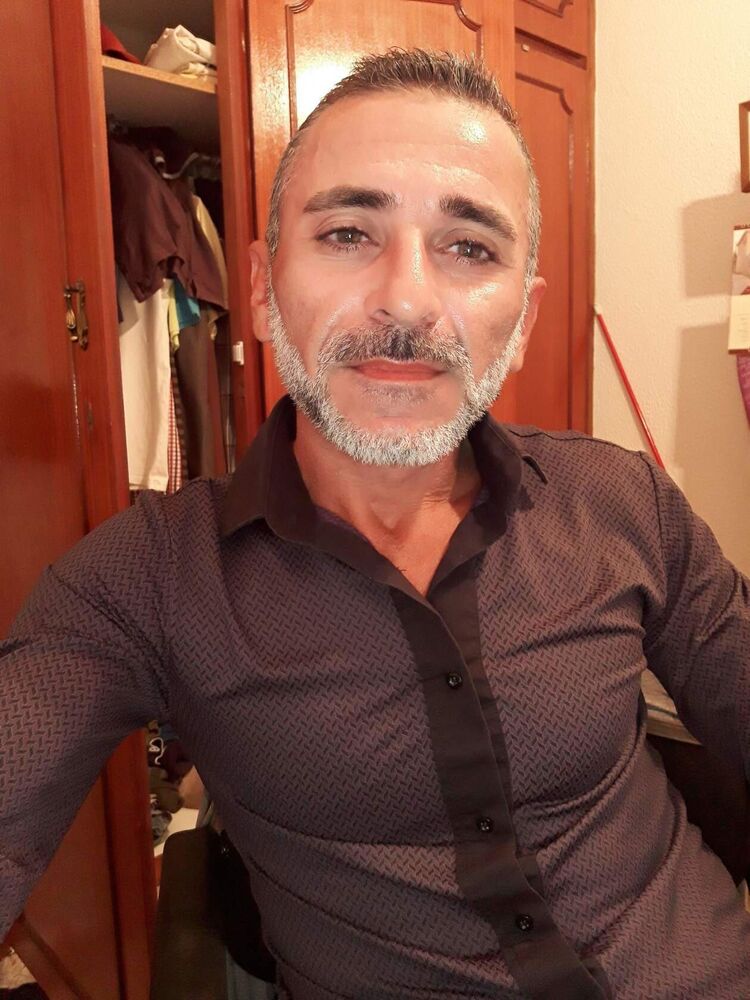  24523568  Gordon, 48 ,    Nicosia