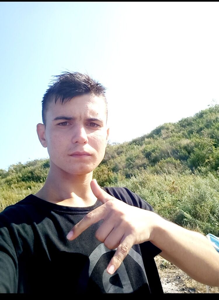  32345818  , 23 ,    