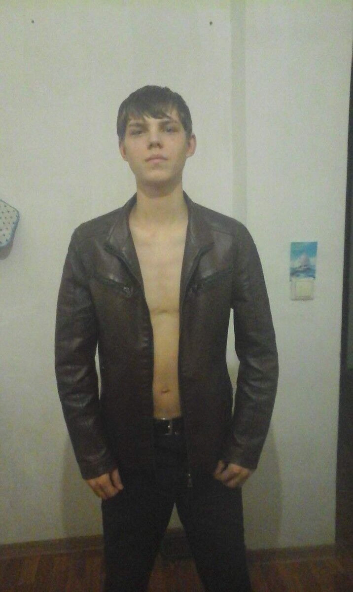  8759278  Cergej, 28 ,    