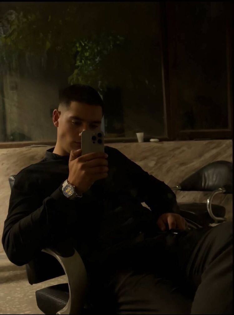  54394628  Samvel, 20 ,    