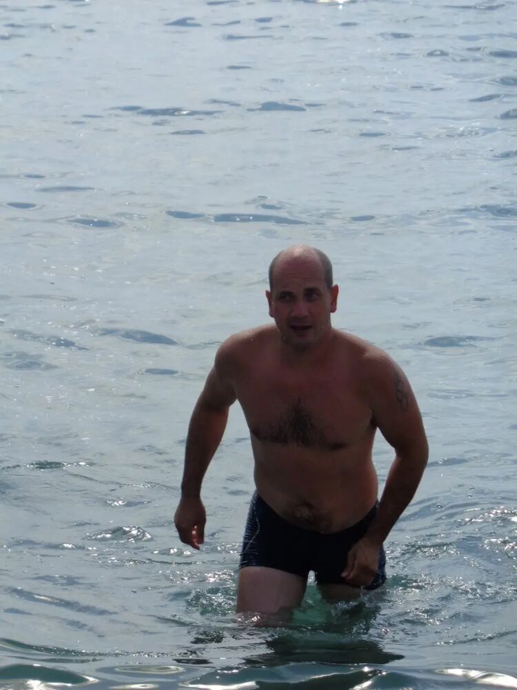  34710578  Denis, 37 ,    