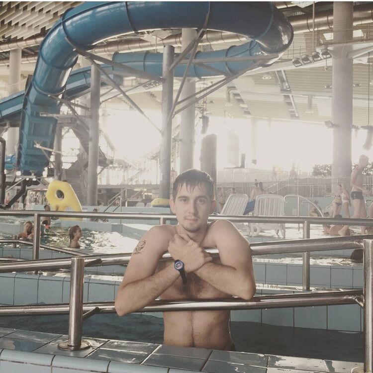  ,   Maxim, 33 ,   ,   , c , 