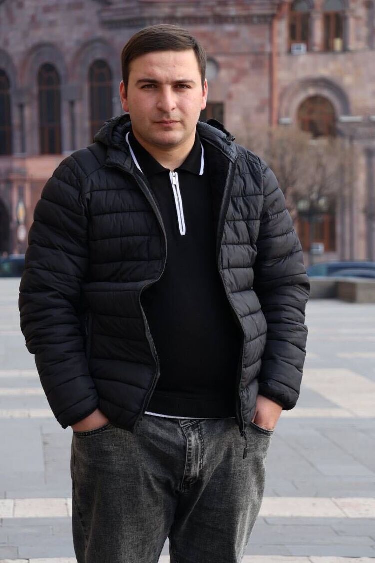  ,   Tiko, 24 ,   ,   