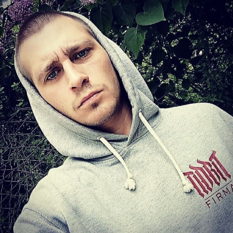  28402358  , 33 ,    -