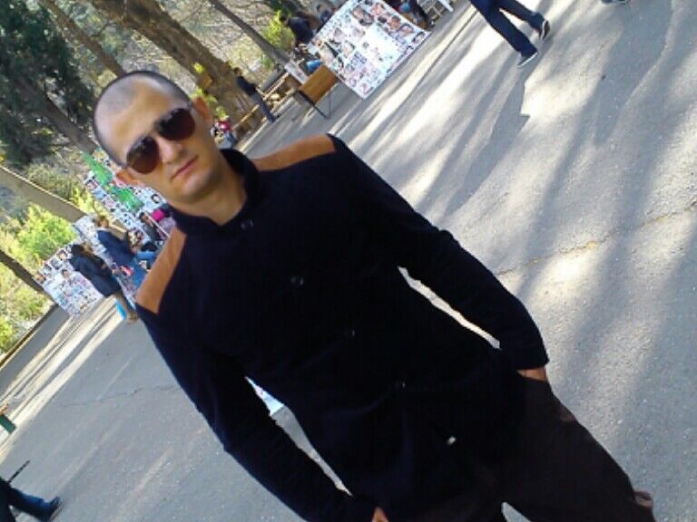  6587868  Daviti, 34 ,    