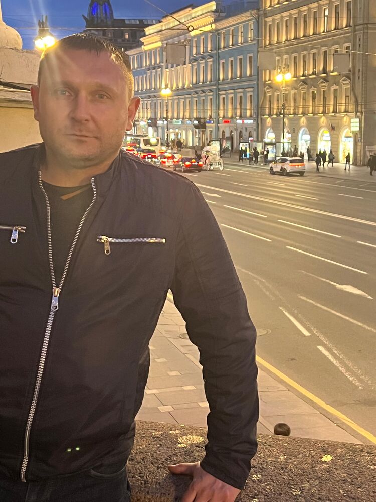  54601768  Alexander, 43 ,    