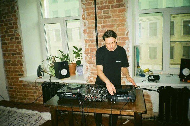  ,   Melov, 37 ,   ,   