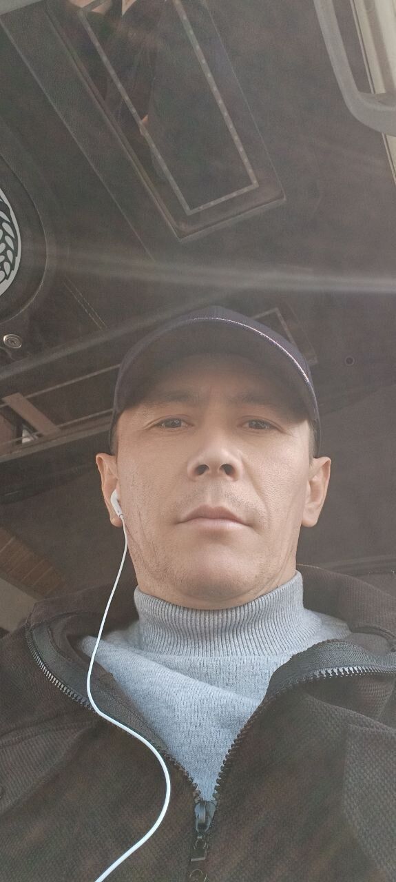  49871068  Azamat, 36 ,    