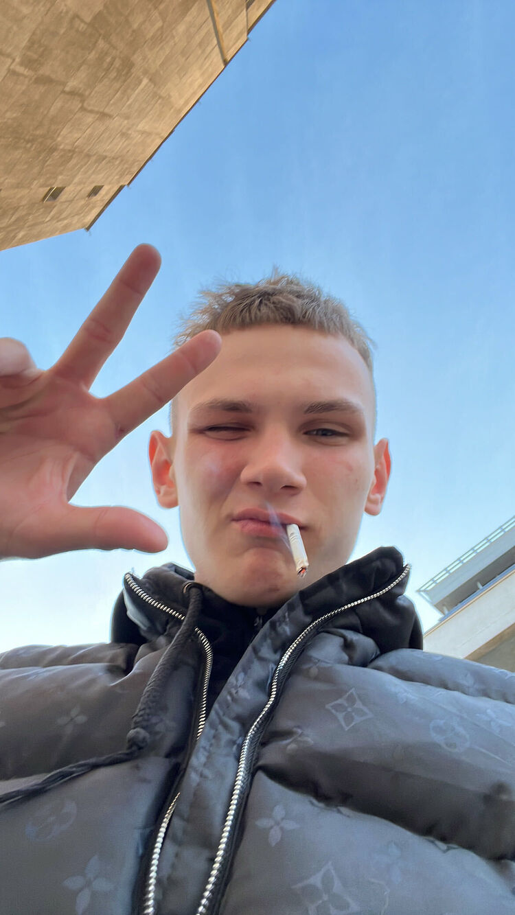  52912958  , 19 ,    