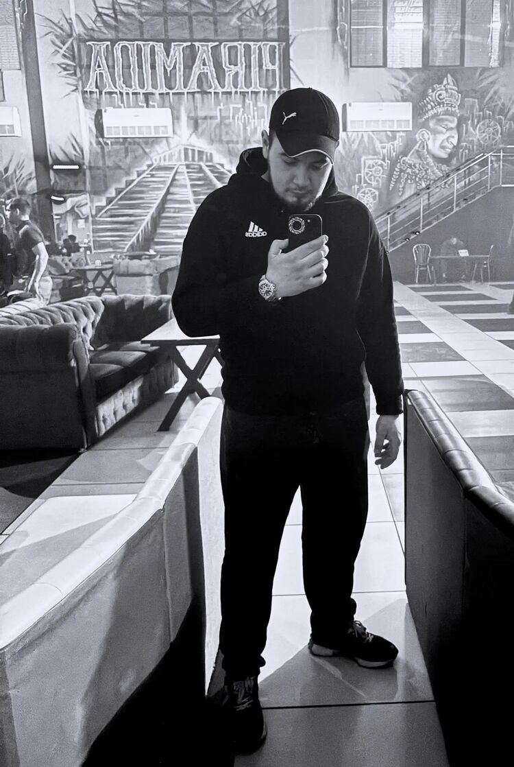  42544188  Vladimir, 23 ,    