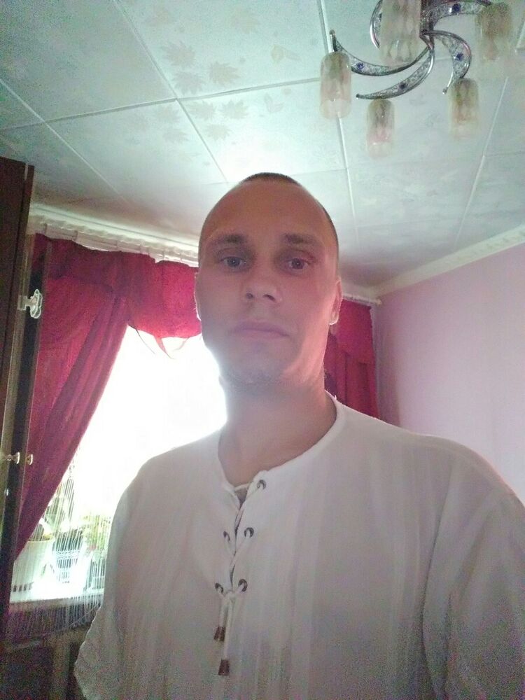  ,   Rinat, 37 ,  