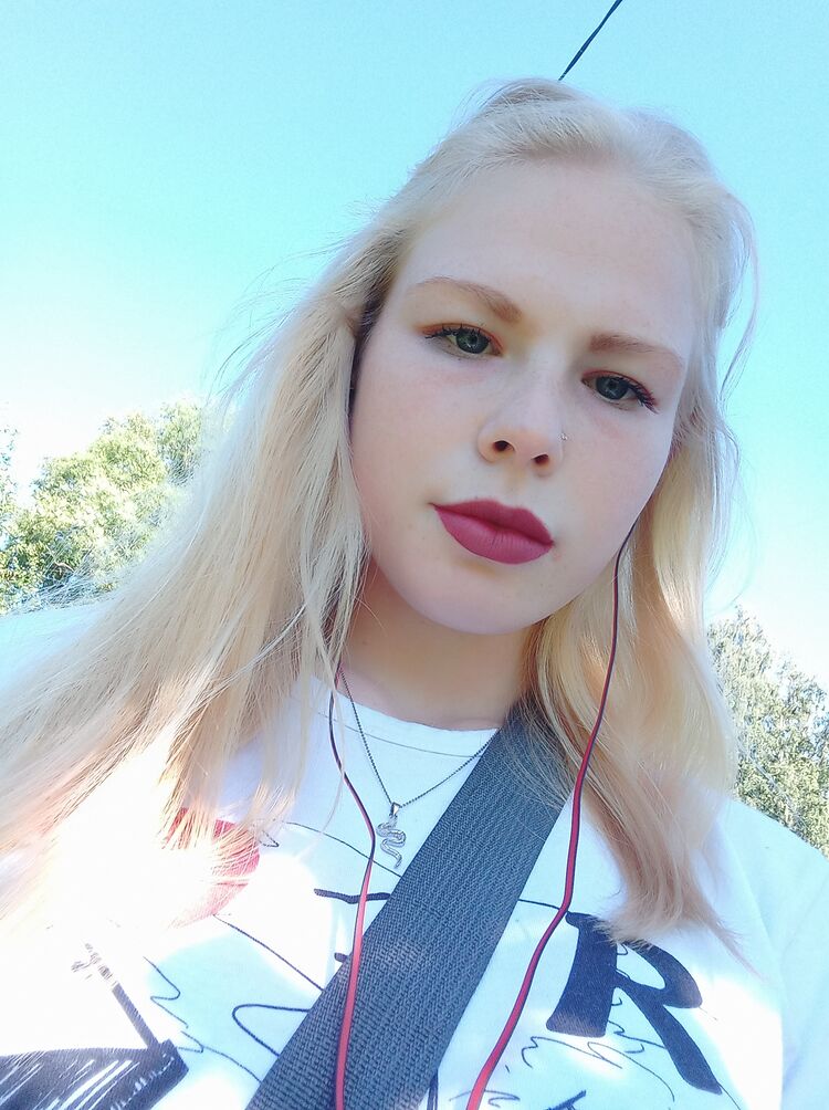  27799218  Kristina, 21 ,    