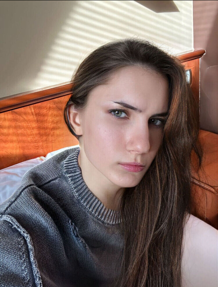  ,   Elena, 22 ,   ,   