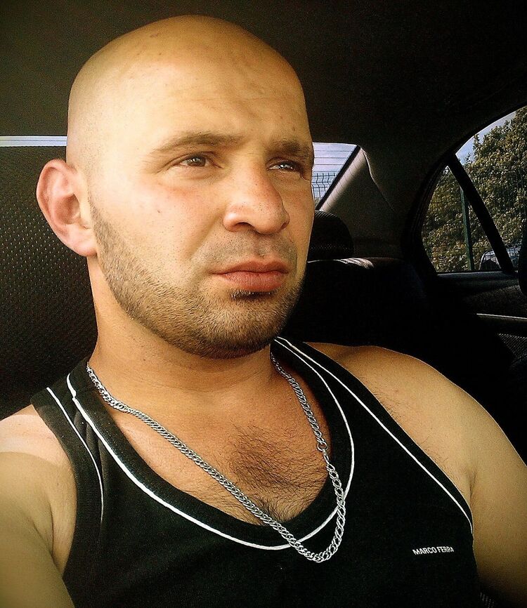  15617678  Andre, 40 ,    