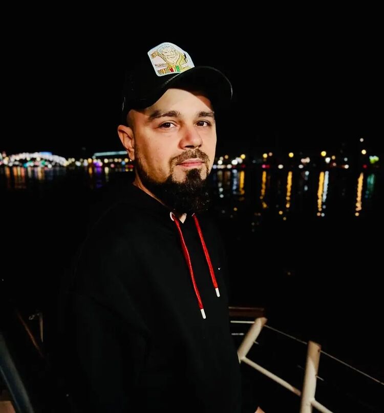  ,   Serhio, 37 ,   ,   , c , 