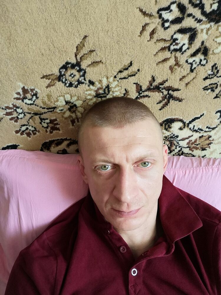  14932438  Sergei, 45 ,    