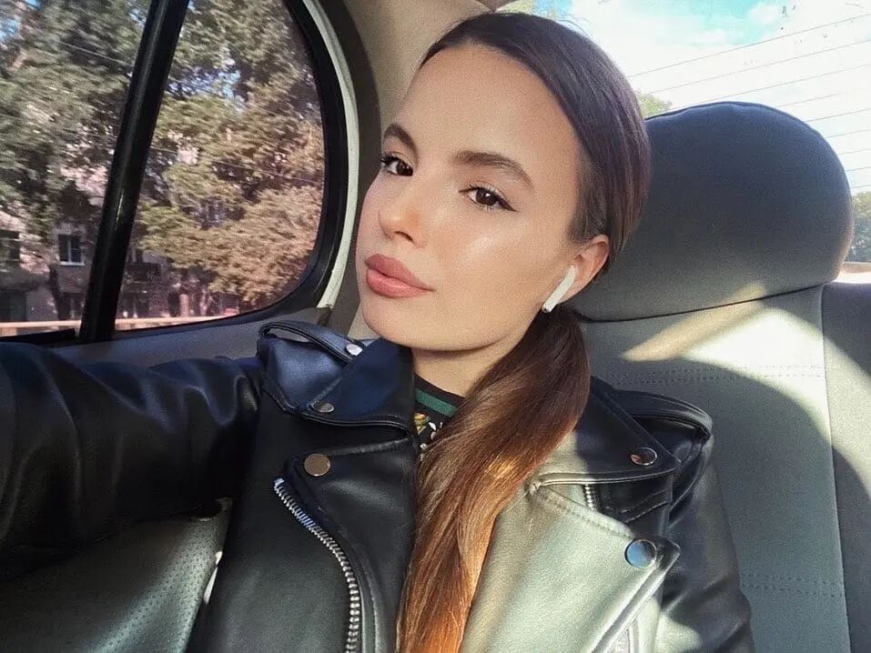  31002508  Kamila, 23 ,    