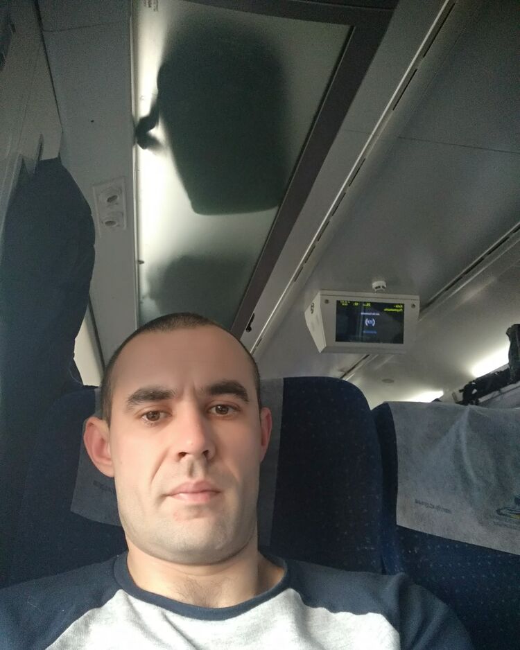  -,   Sergio, 40 ,   ,   