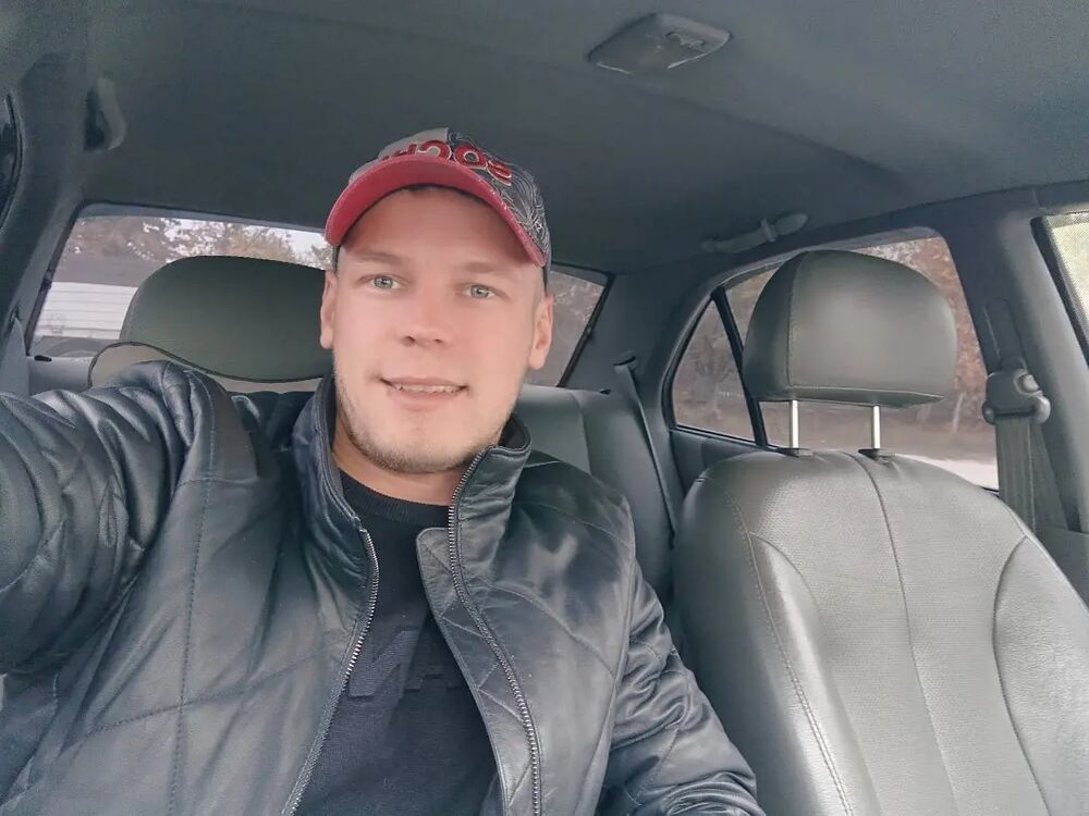  39986328  Viktor, 33 ,    An Caislean Nua