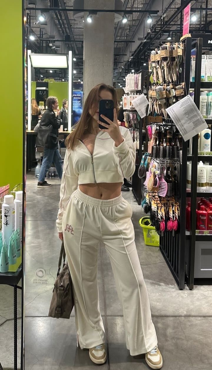  45777388  Vika, 24 ,    