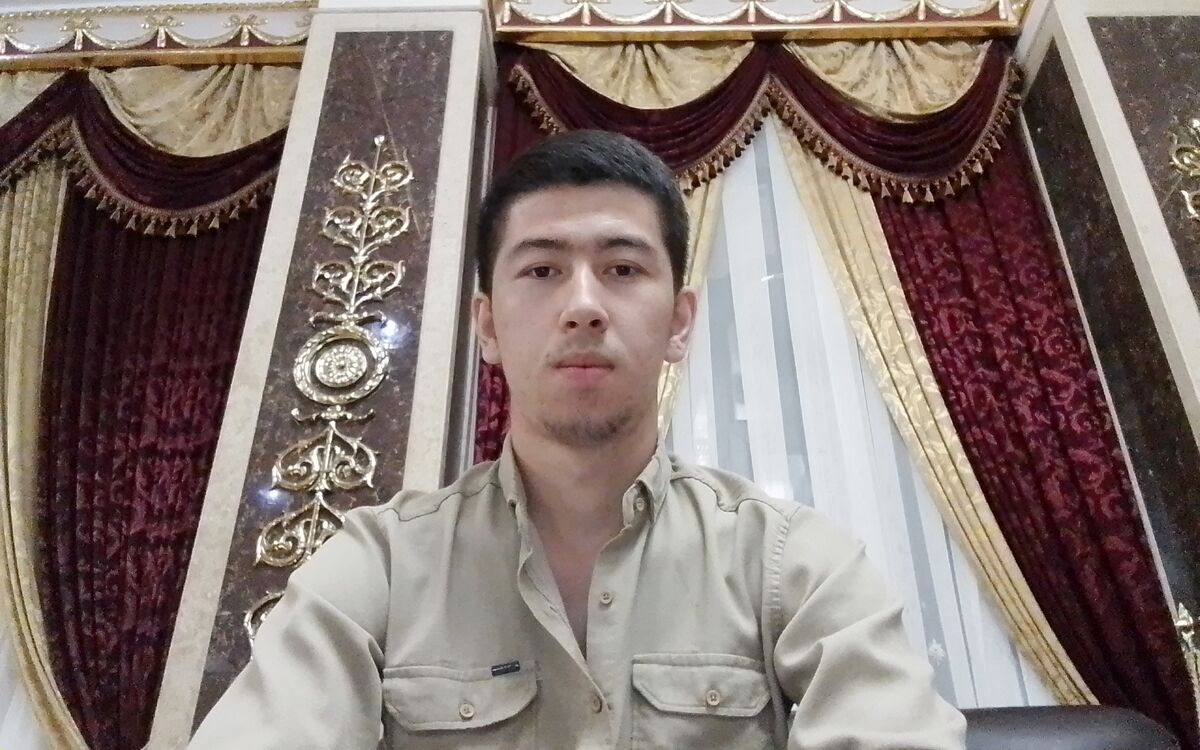  33515868  Abror, 24 ,    