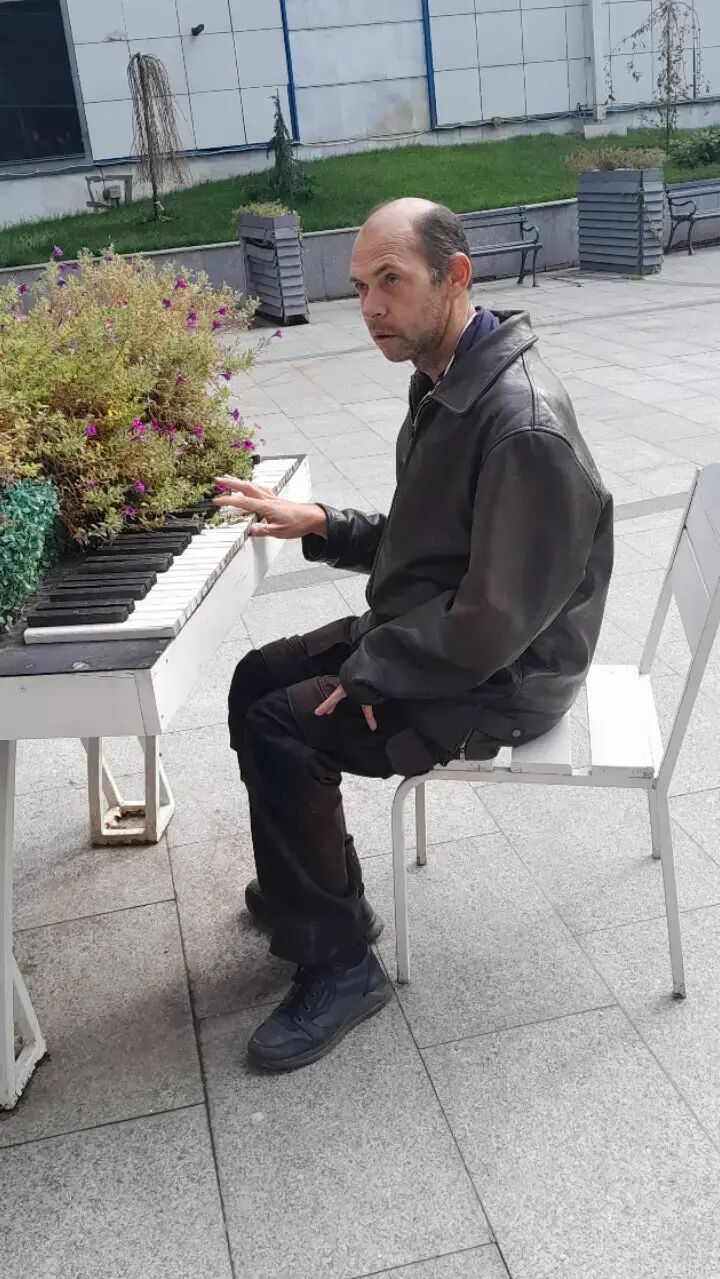  54701438  Vladimir, 48 ,    