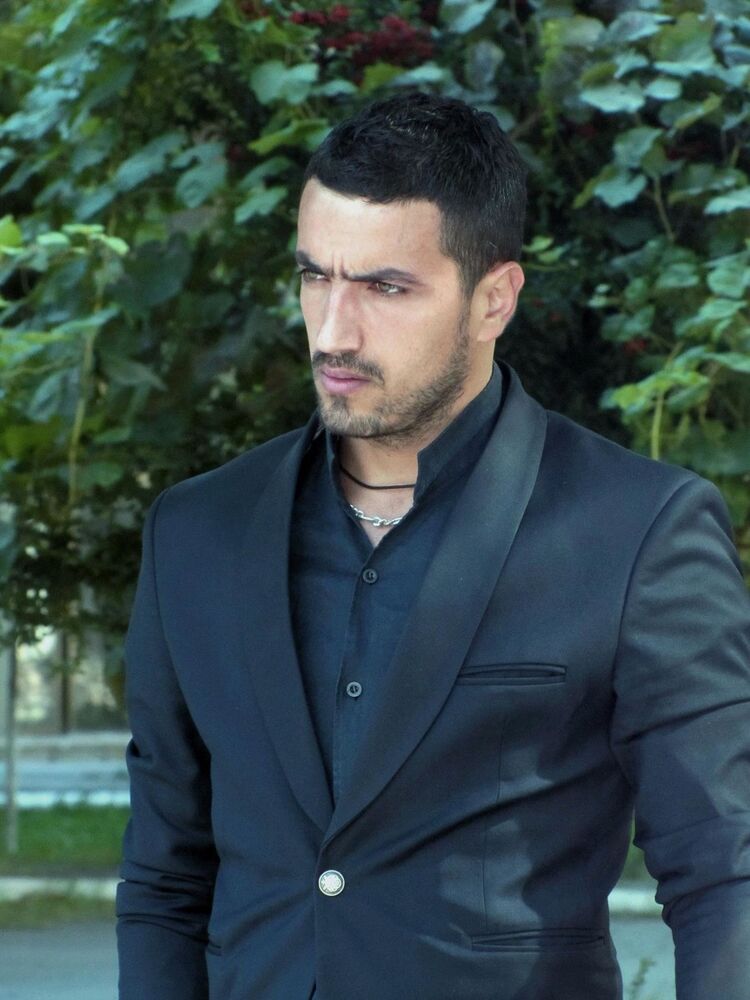  4902548  Elnur, 39 ,    
