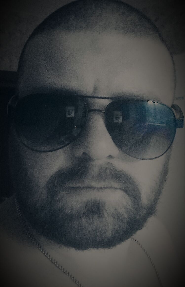  36549918  Viktor, 34 ,    