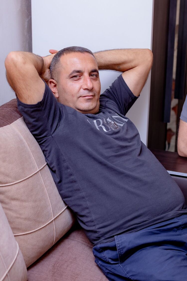  44497778  Sargis, 45 ,    