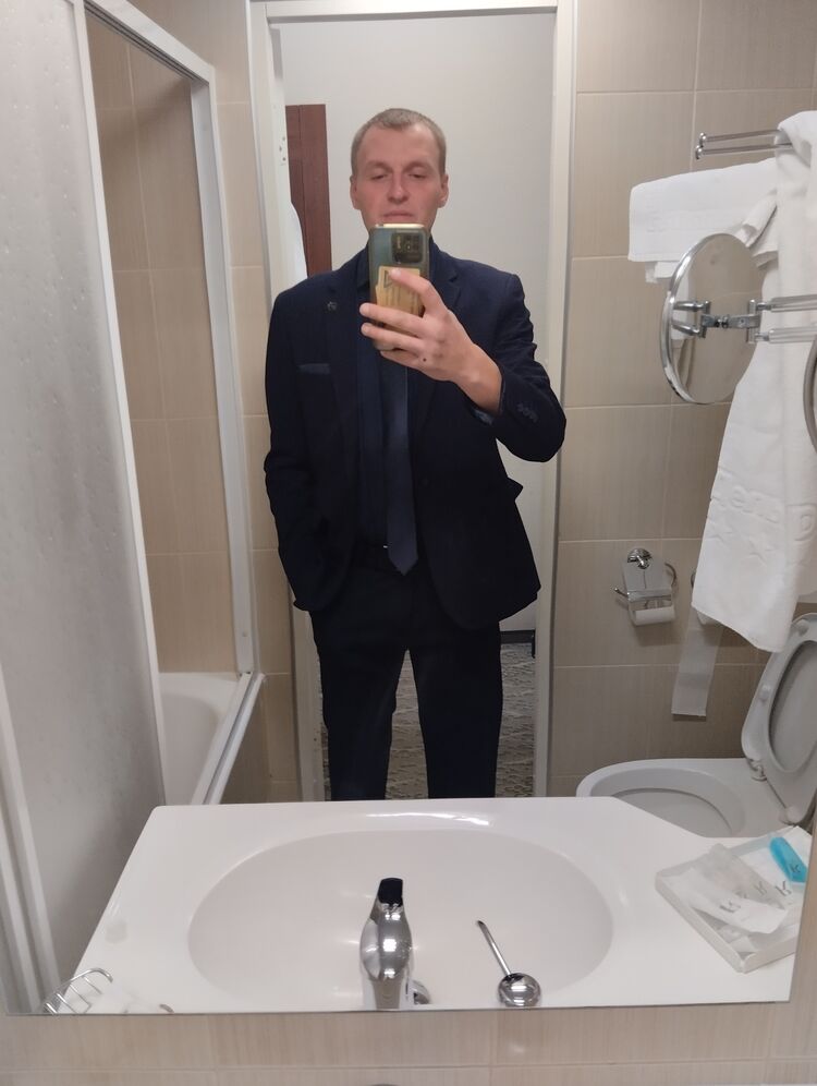  48519818  , 31 ,    