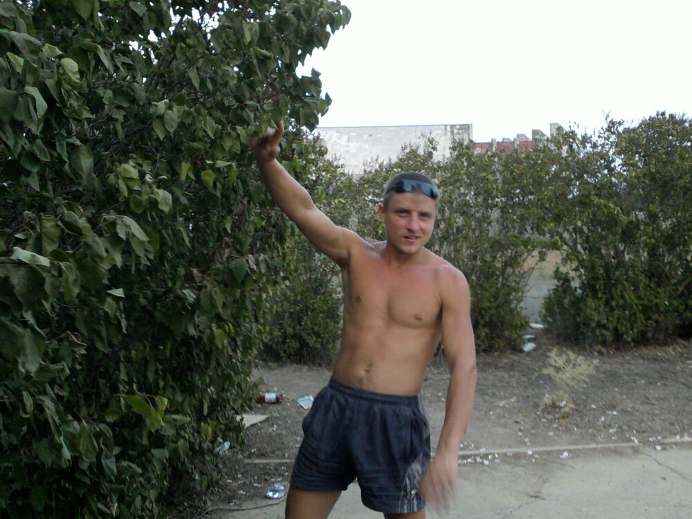  ,   Viktor, 41 ,  