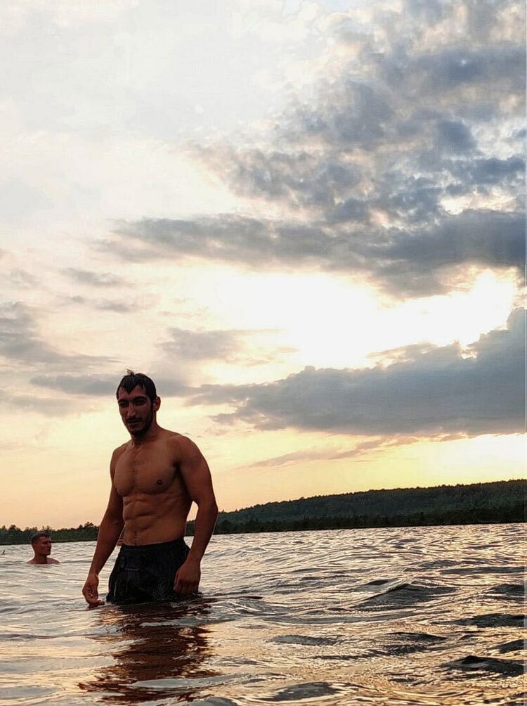  27925838  Megrik, 28 ,    