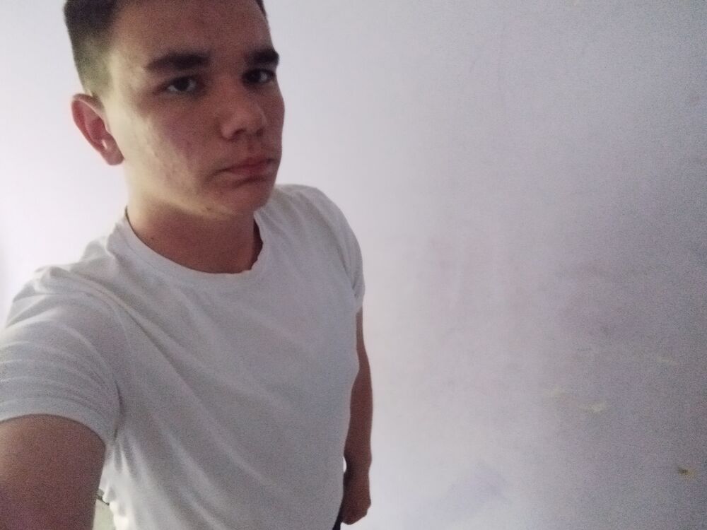  27715338  Denis, 21 ,    