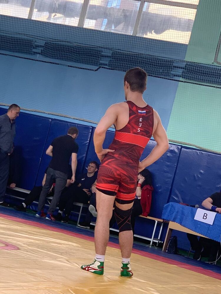  28402348  , 23 ,    -