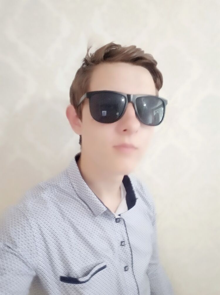  17252718  Vlad, 25 ,    