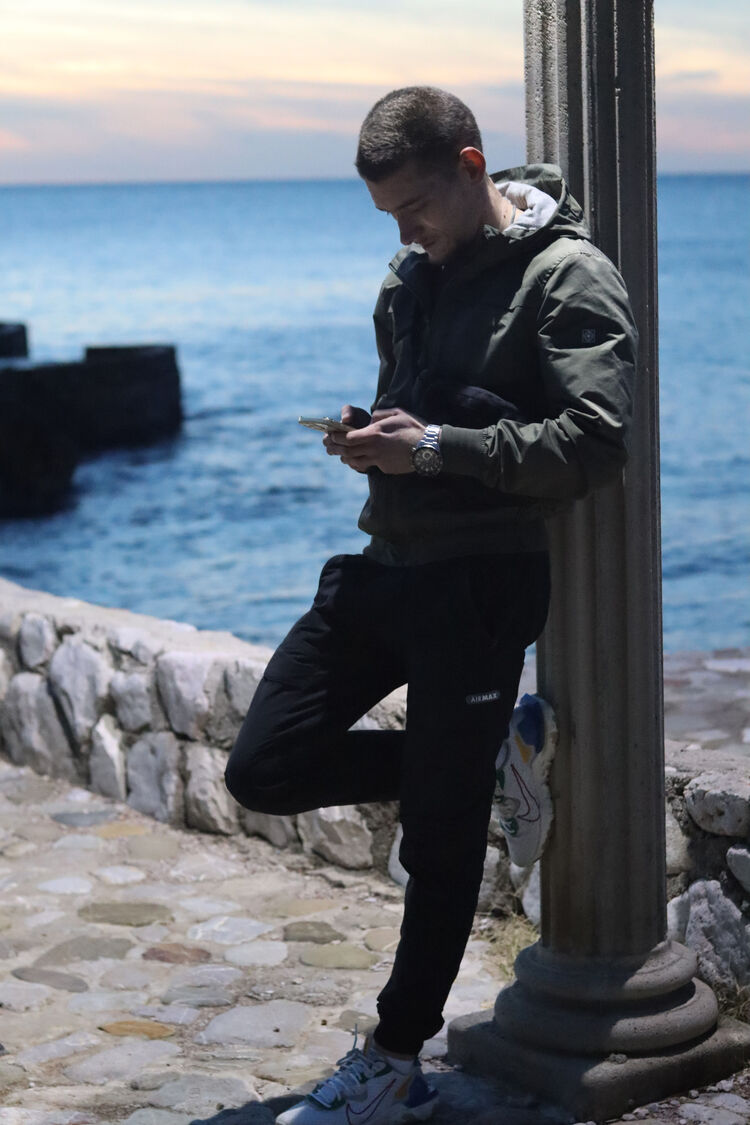  40606228  Nikita, 24 ,    