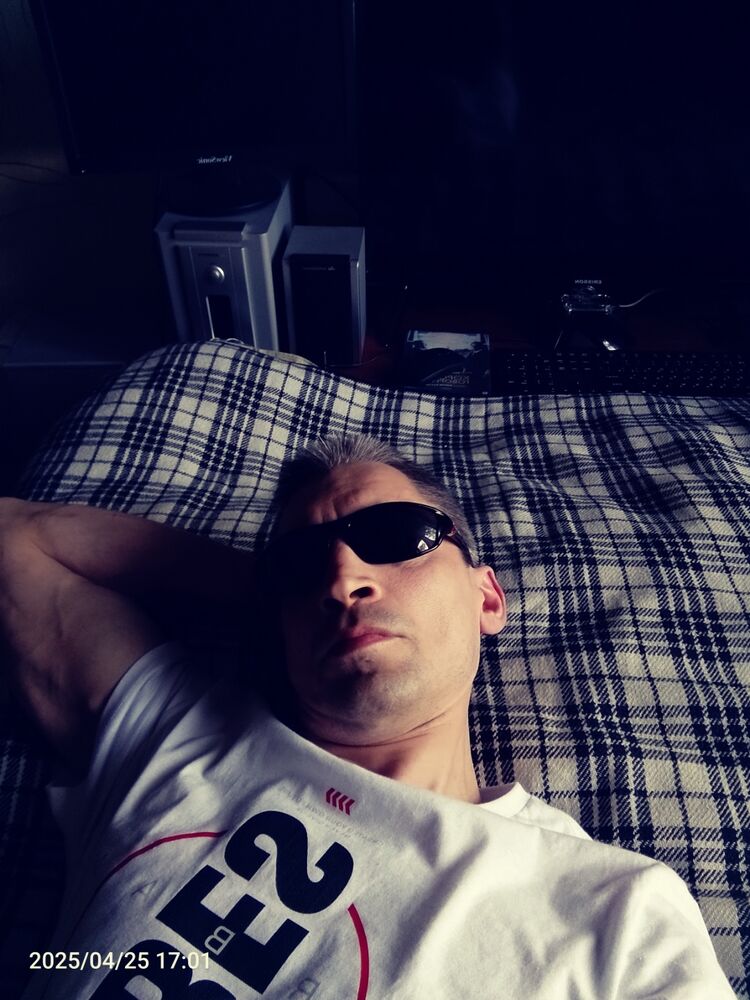  51330978  Roman, 40 ,    