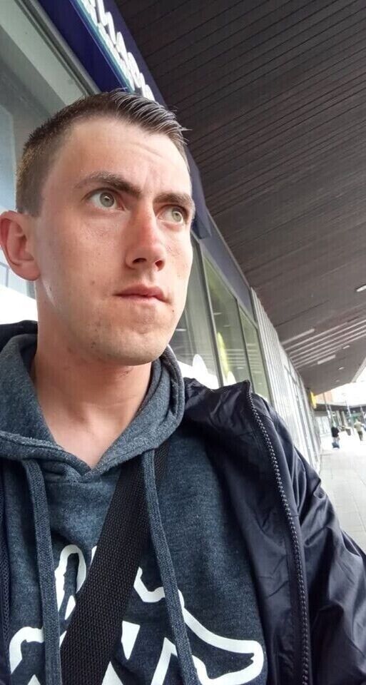  20238238  Viktor, 33 ,    