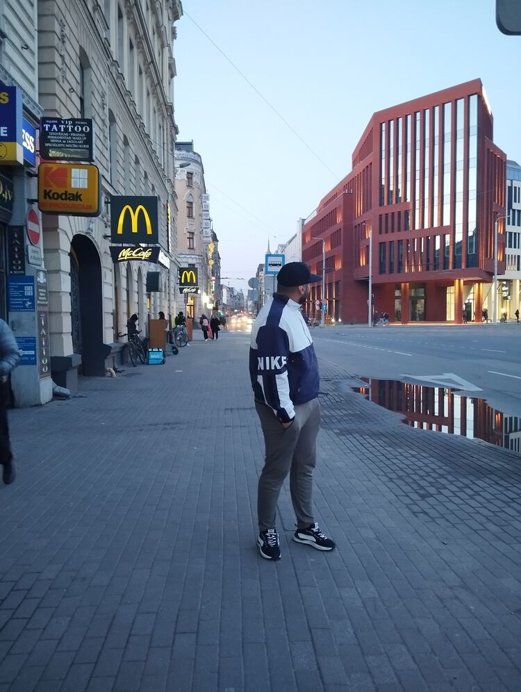  42873298  Islom, 32 ,    