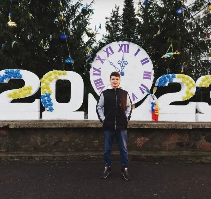  33201798  , 29 ,    