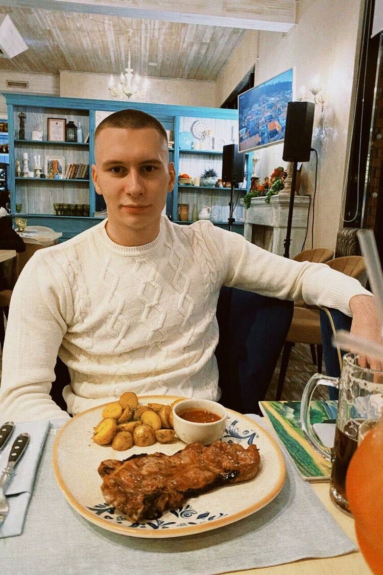  50279118  Maks, 23 ,    