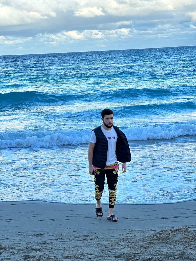  32417838  Ali, 22 ,    Aberdeen